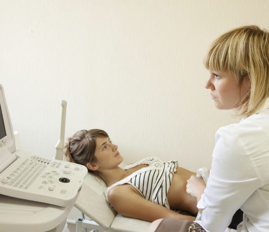 Det lille foster var kun 2,4 mm til ultralydsscanningen? Er størrelsen okay? Den lille baby var kun 2,4 mm til ultralydsscanningen? Jeg er gravid i uge 6