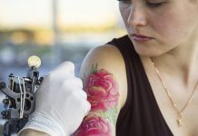 Er det farligt at få en tatovering mens man er gravid?