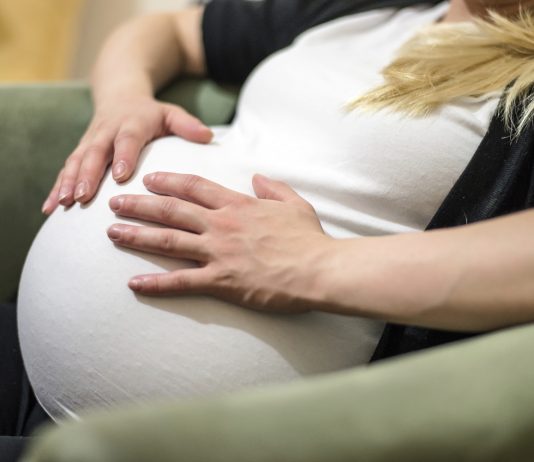 Er det okay at have stikkende smerter rundt om maven som gravid? Gravid i uge 25 og er begyndt at have stikkende smerter rundt om maven