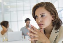 Er det er reel risiko for den gravide hvis hun arbejder i et rum med mange computere?
