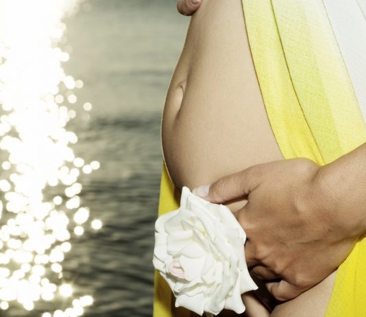 Gravid i uge 16+0 og maven buler kun lidt ud – er det normalt? Gravid i uge 16+0, maven buler kun lidt ud langt nede og til højre, er det normalt?