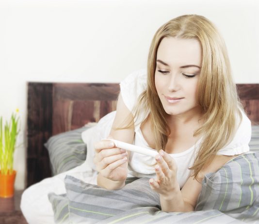 Hvor lang tid går der før en graviditetstest kan vise at man er gravid?