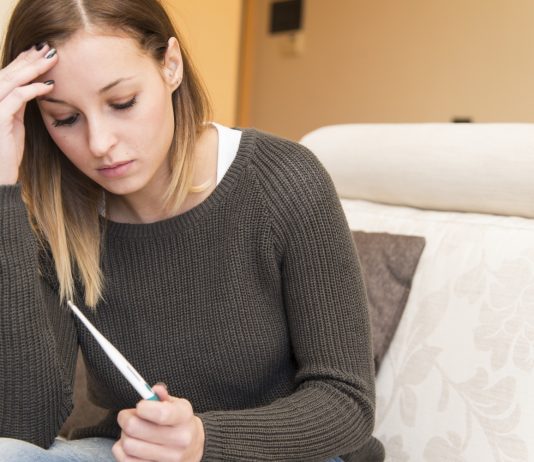 Hvordan ved man at man er gravid? Hvornår begynder man at kaste op?