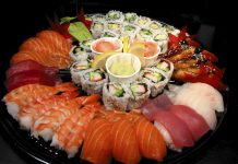 Kan du fortælle mig om gravide må spise sushi og skaldyr?