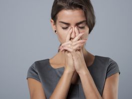 Gravid i uge 13. Kan smerter og meget udflåd være et tegn på at noget er galt?