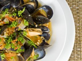 Må jeg spise muslinger, frisk mozzarella, flødeost og røget laks når jeg er gravid?