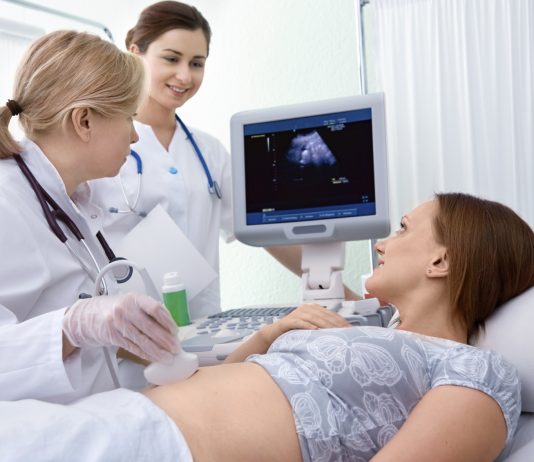 Ultralydsscanningen gjorde hende nervøs. Er der noget galt? Ultralydsscanningen gjorde hende nervøs. Er der noget galt?